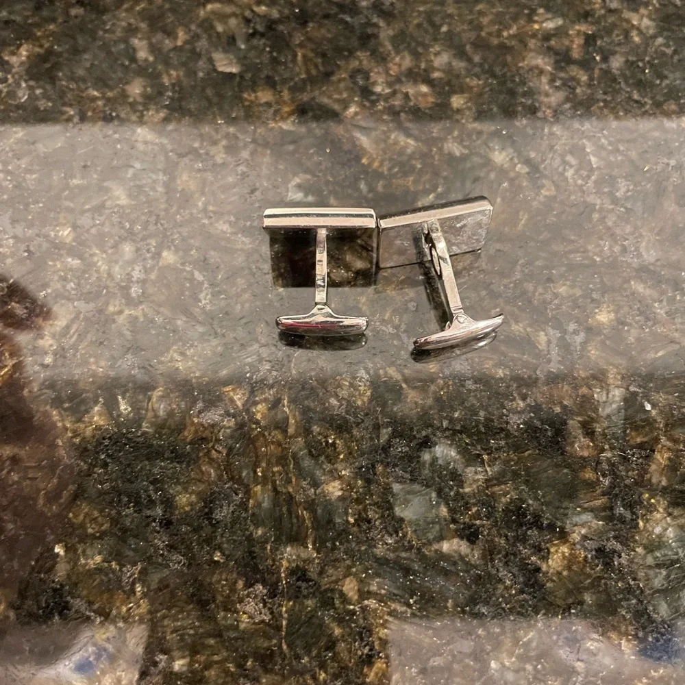 Men’s gray/black cuff links
